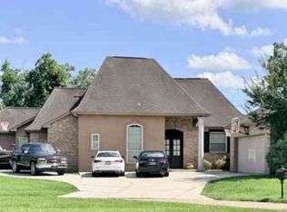 39071 Corinne Cir, Prairieville, LA 70769