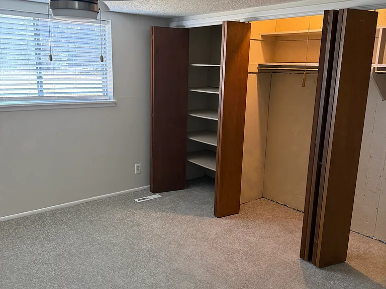 907 W River Blvd — Photo 11