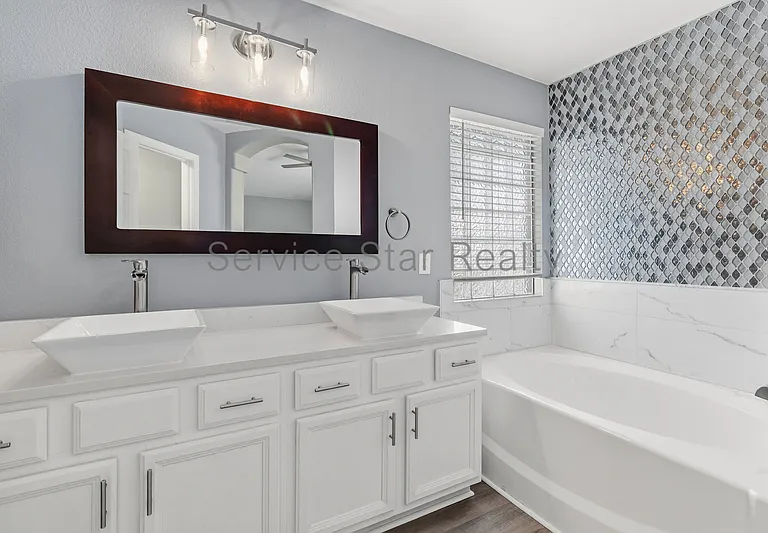 2104 E Behrend Dr — Photo 24