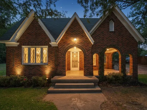 233 E Broadway Ave, Gladewater, TX 75647