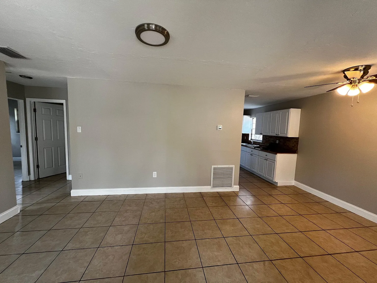 3015 Leon Ave — Photo 3