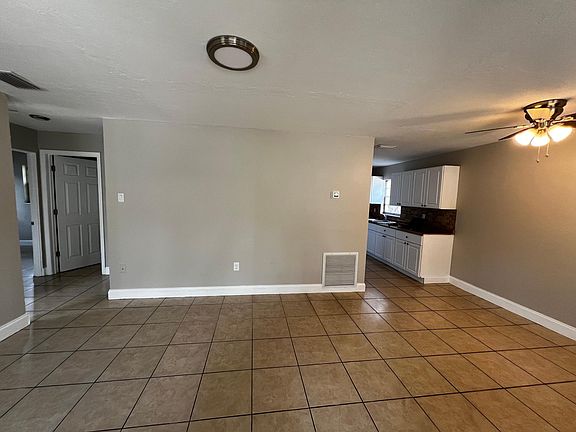 3rd image of 3015 Leon Ave