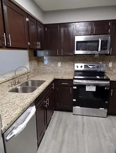 1281 SW 46th Ave #2514 Photo 1
