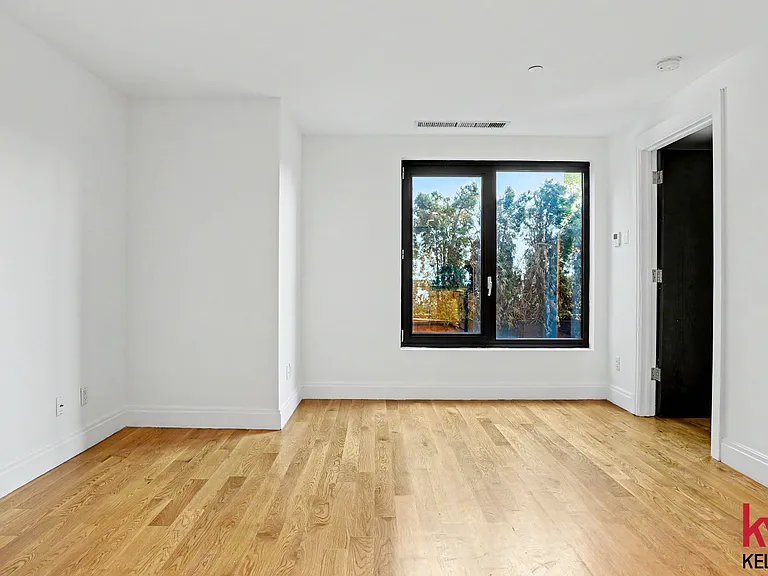 554 4th Ave #E3 — Photo 7