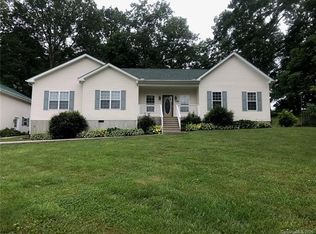 176 Chelsea Nix Ln, Hendersonville, NC 28792