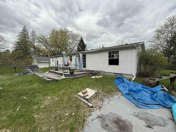2nd image of 19933 Lakefield Rd