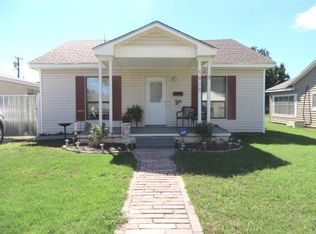 1612 S 16th St, Chickasha, OK 73018