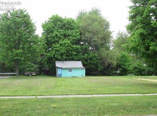 99 1st St, New London, OH