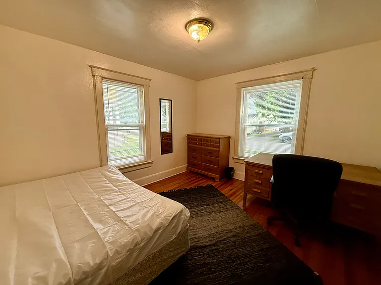 30 Haendel St #1E — Photo 6