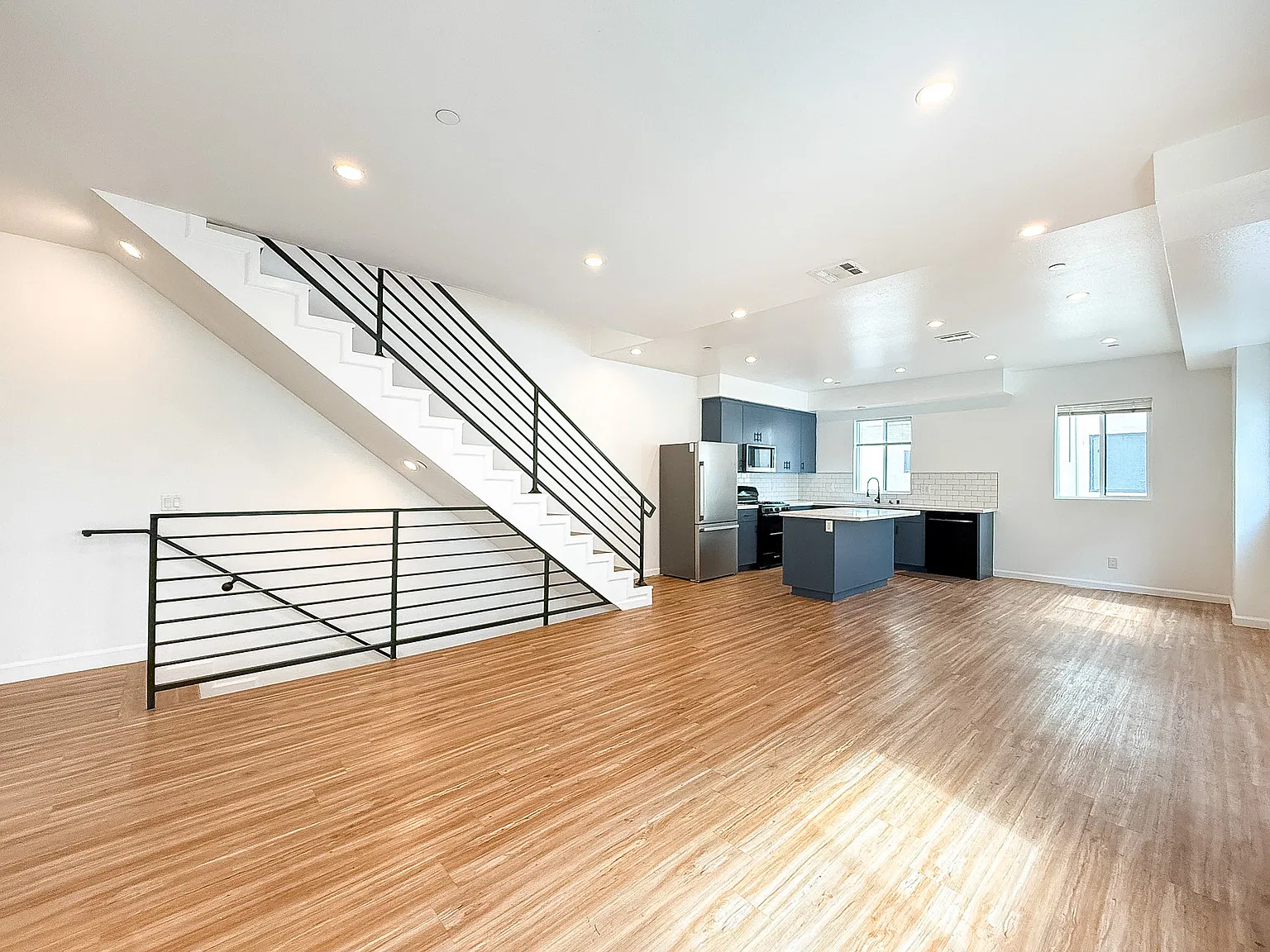 4 bed, 1668 sqft, $3,550 — Photo 3
