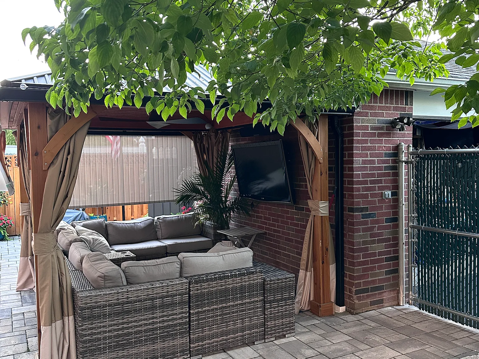 Madeline Ave, Garfield — Photo 4