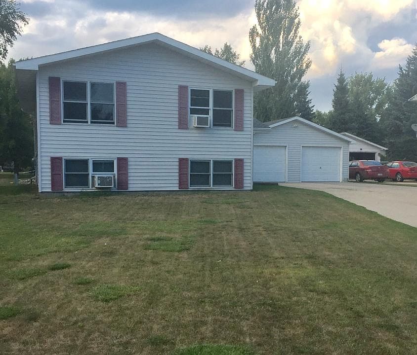 Upper Unit - Garage/Driveway parking