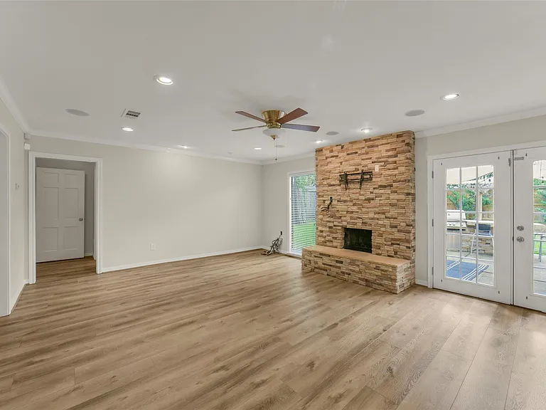 14915 Chadbourne Dr — Photo 10