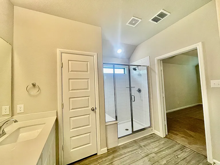 525 Ardsley Ln — Photo 13