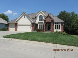 308 Golden Oaks Dr, Council Bluffs, IA 51503