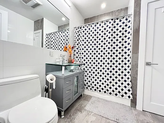 Rented by Pear NYC LLC | media 44