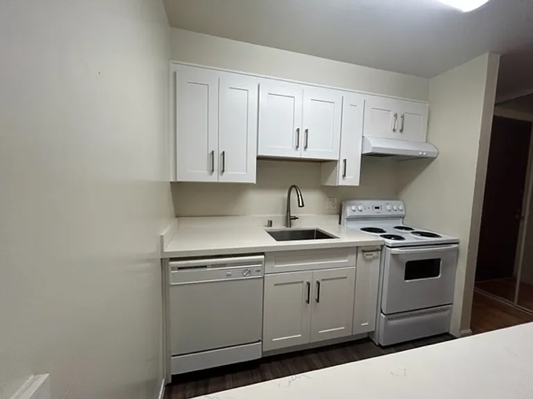 551 Jean St #105 — Photo 8