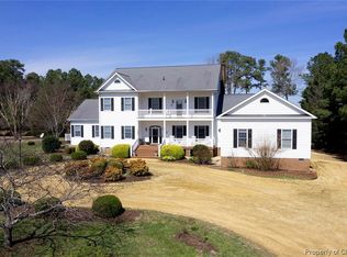 8895 N River Rd, Gloucester, VA 23061