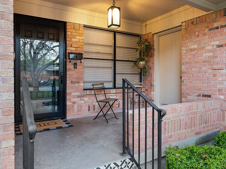 9209 Lindaro Ln — Photo 4