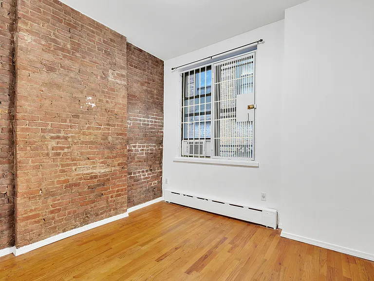 858 9th Ave #4R — Photo 6