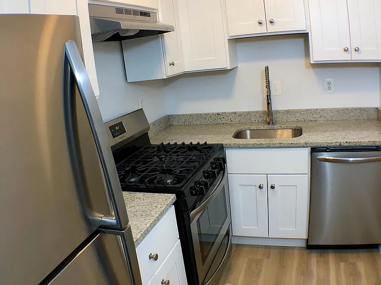 575 Thayer Ave — Photo 7