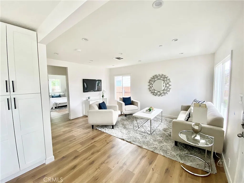 3 bed, 1500 sqft, $4,450 — Photo 3