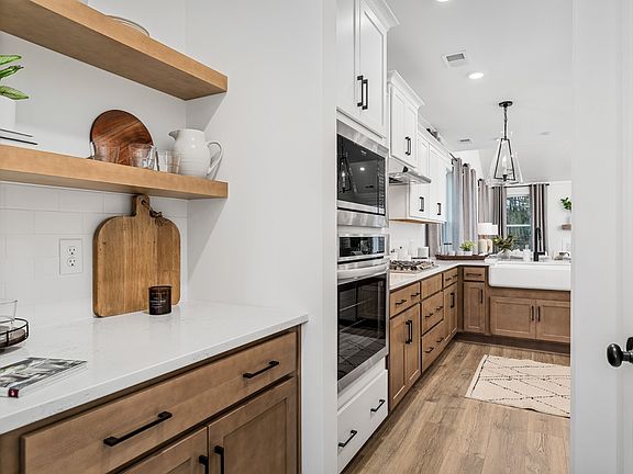 2nd image of 433 Yosemite Pl
