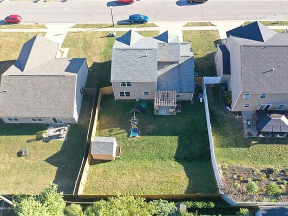 3rd image of 50 Meridian Gardens Ln