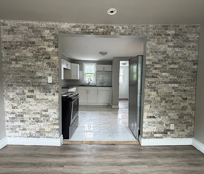 3403 Peter St #4 — Photo 5