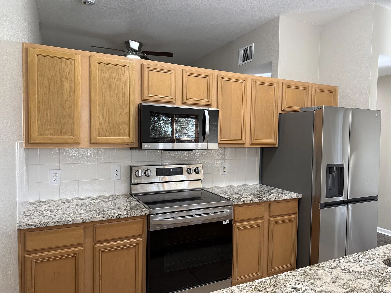 2 bed, 909 sqft, $1,950 — Photo 2