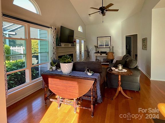 4th image of 111 Ashford Hollow Ln