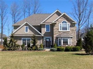 449 Cedarwood Rd, Avon Lake, OH 44012