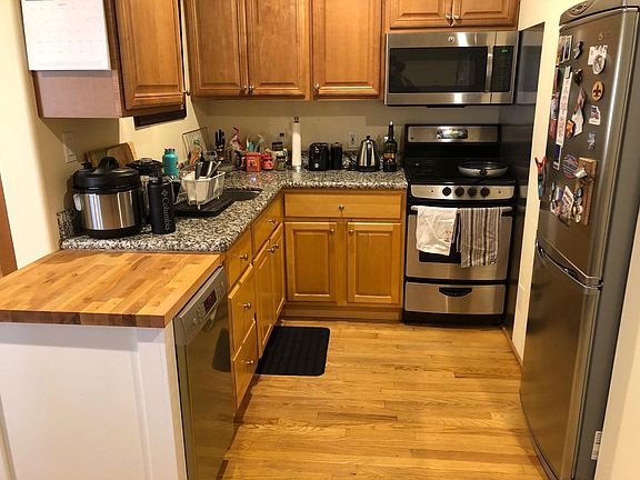 Kitchen w/ Bosch dishwasher, vent to outside