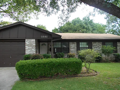 1801 Meadowcrest Dr Photo 1