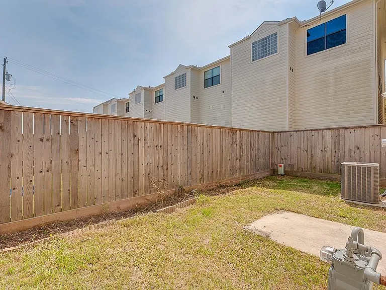 3703 Main Poplar Dr — Photo 12