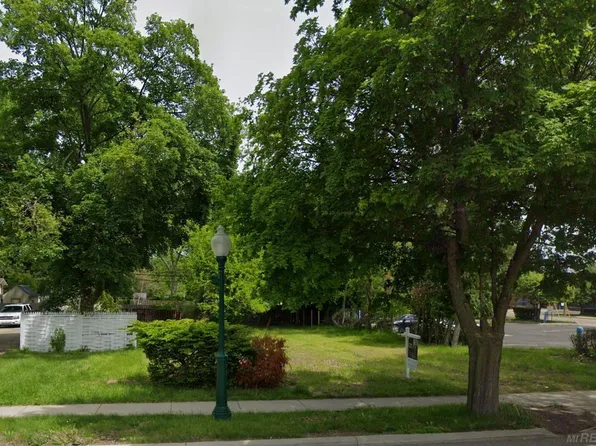 510 W University Dr, Rochester, MI 48307