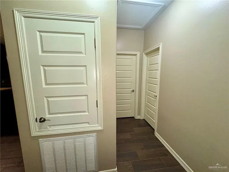 2004 W Taft St #2 — Photo 6