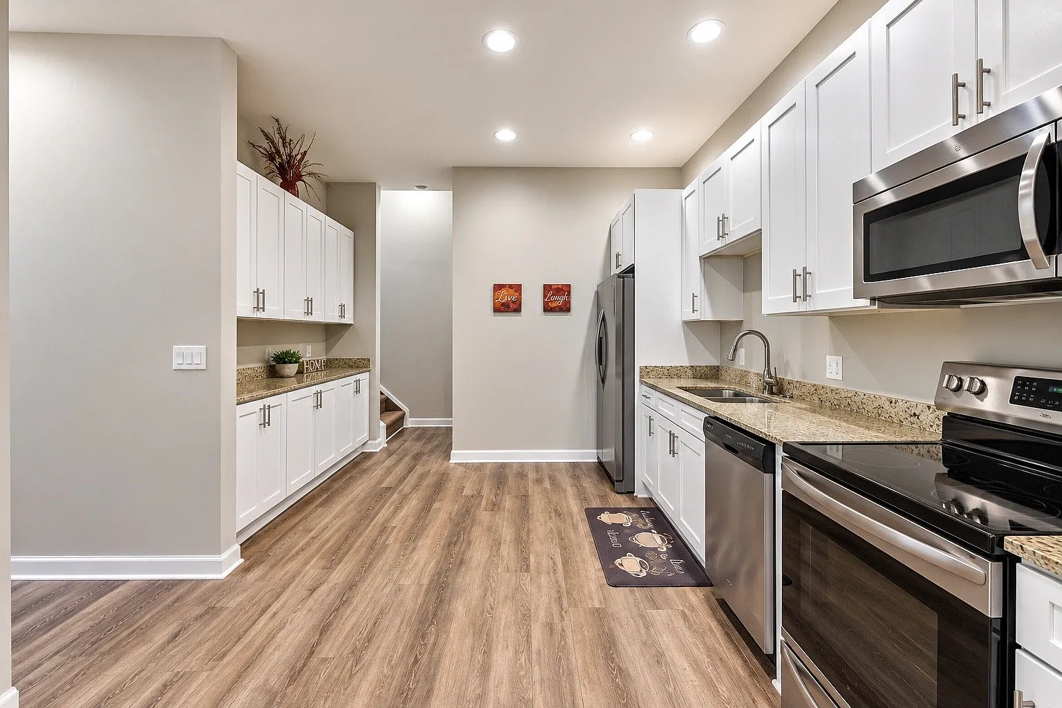 2,000 per month - Furnished with utilities included.** — Photo 2