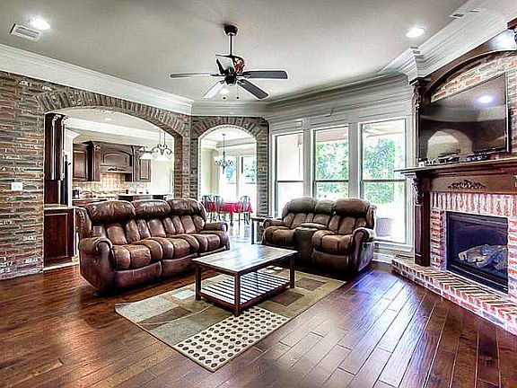 3rd image of 529 Dogwood South Ln
