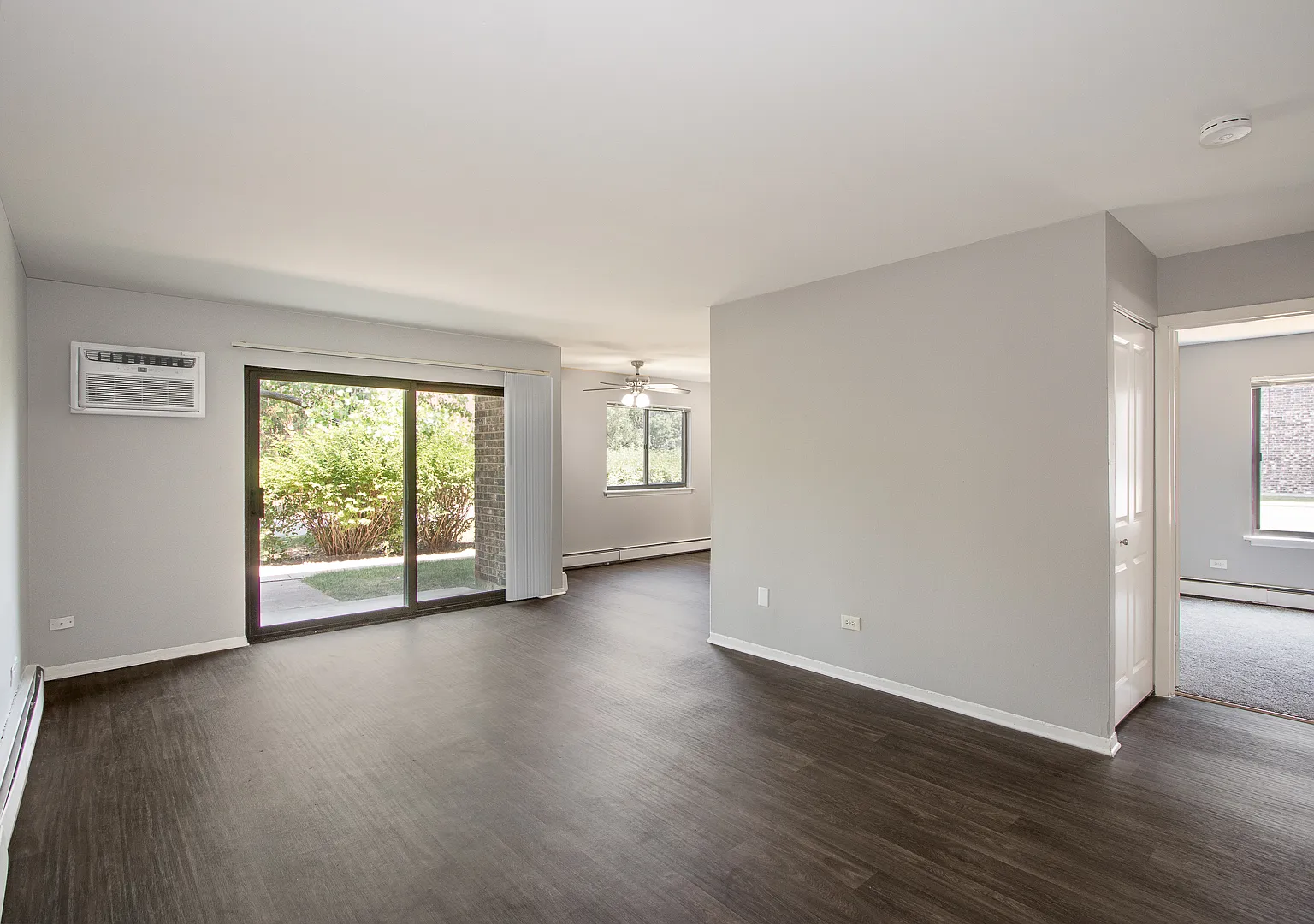 Emerald Pointe Apartments — Photo 3