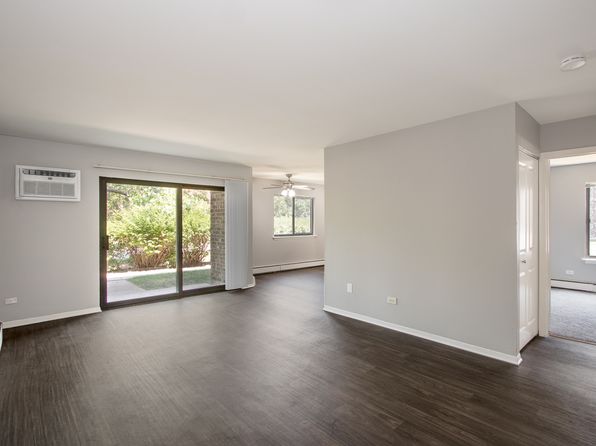 Emerald Pointe Apartments | 695 Westmoreland Dr, Vernon Hills, IL