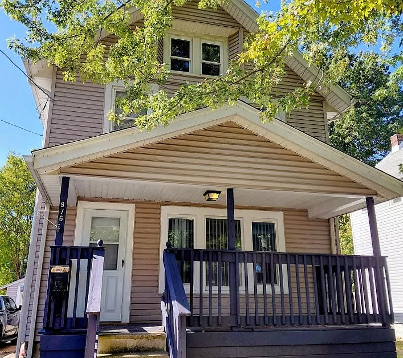 976 Neptune Ave