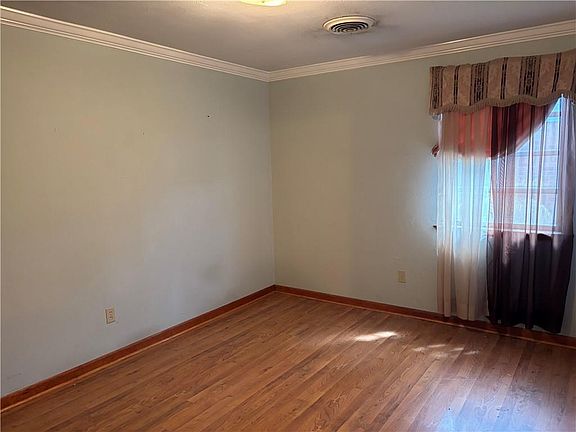 5th image of 2408 24th St