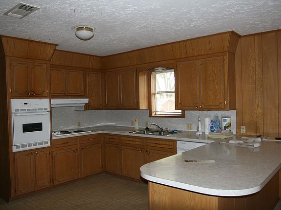 3rd image of 408 Sandra Jean St