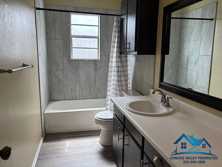 1012 Glenna St — Photo 12