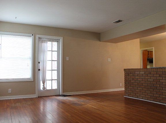 3rd image of 4708 Camellia St