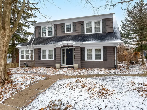 70 Crestwood Ter, Davenport, IA 52803