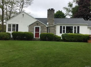 490 Meadowbrook Dr, Lewiston, NY 14092