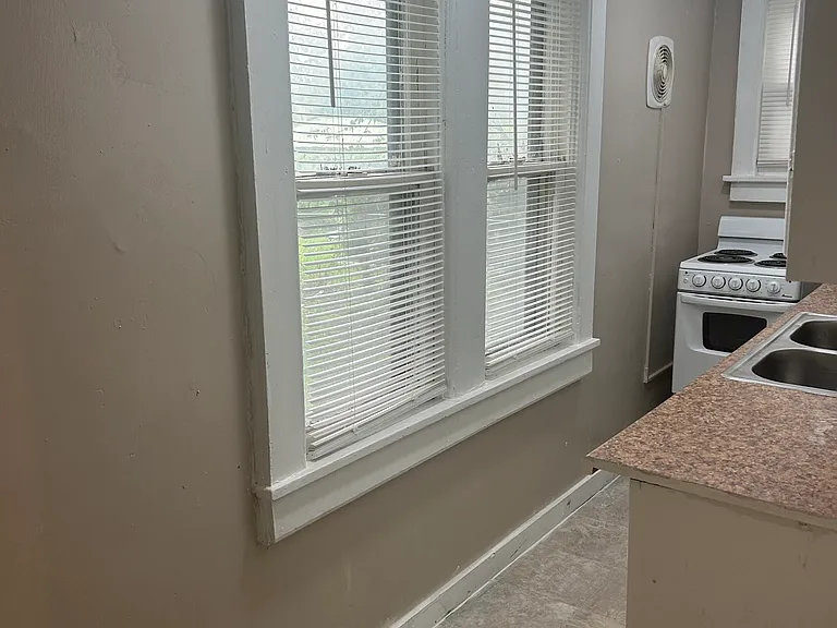 1730 NW Tyler St — Photo 9