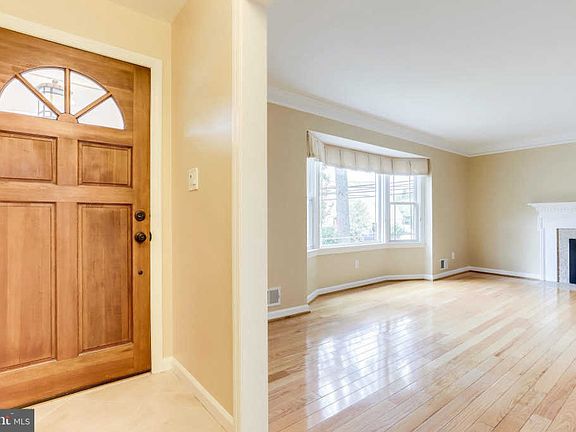 3rd image of 4894 Williamsburg Blvd